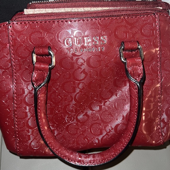 New Guess small Red Cross body bag - Picture 2 of 4